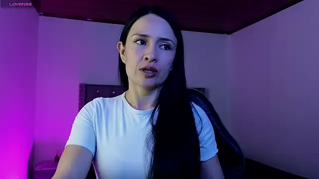 Snapshot of cristal_hilton_10 chatting on 14, 12, 2025 cristal hilton 10 online show from 14, 12, 2025