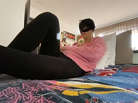 Snapshot of Marilou1983 chatting on 13, 12, 2024 Marilou1983 online show from 13, 12, 2024