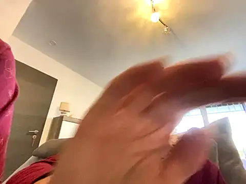 Snapshot of Marilou1983 chatting on 31, 10, 2025 Marilou1983 online show from 31, 10, 2025