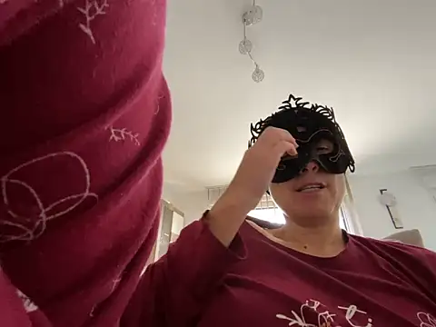 Snapshot of Marilou1983 chatting on 19, 11, 2025 Marilou1983 online show from 19, 11, 2025