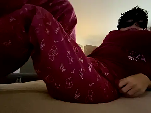 Snapshot of Marilou1983 chatting on 30, 11, 2025 Marilou1983 online show from 30, 11, 2025