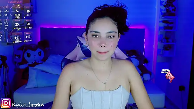 Snapshot of Kylie_brokee chatting on 2, 2, 2025 Kylie brokee online show from 2, 2, 2025