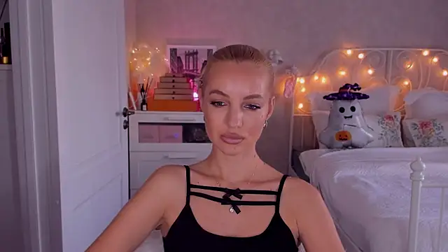 Snapshot of aestetick chatting on 25, 10, 2025 aestetick online show from 25, 10, 2025