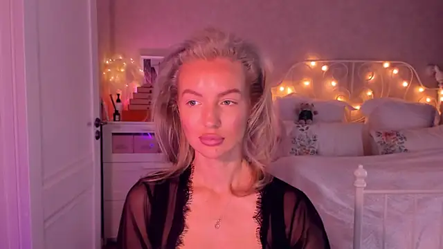 Snapshot of aestetick chatting on 17, 11, 2025 aestetick online show from 17, 11, 2025