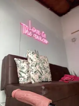 Snapshot of SamaraJay1 chatting on 19, 12, 2024 SamaraJay1 online show from 19, 12, 2024