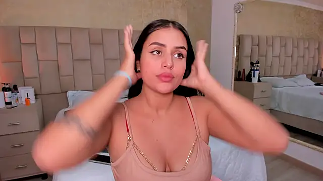 Snapshot of EmmaTorres_ chatting on 6, 2, 2025 EmmaTorres  online show from 6, 2, 2025