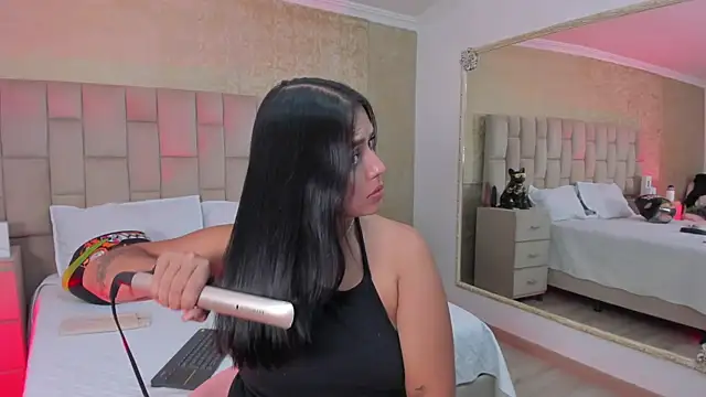 Snapshot of EmmaTorres_ chatting on 19, 3, 2025 EmmaTorres  online show from 19, 3, 2025