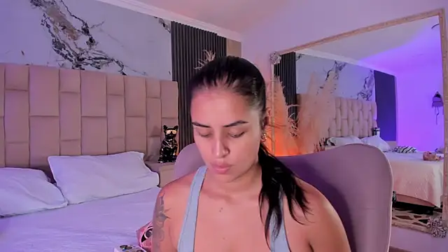 EmmaTorres  online show from 13, 4, 2026