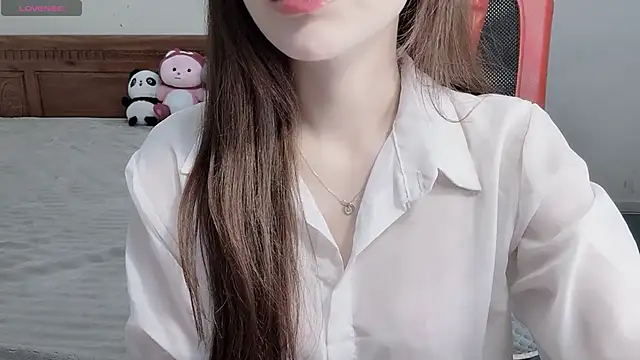 Snapshot of TrinhH_Nabbi chatting on 28, 11, 2025 TrinhH Nabbi online show from 28, 11, 2025