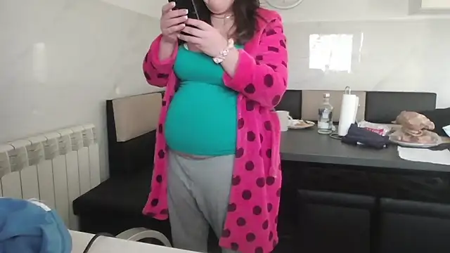 Snapshot of milfmomxx chatting on 14, 1, 2025 milfmomxx online show from 14, 1, 2025