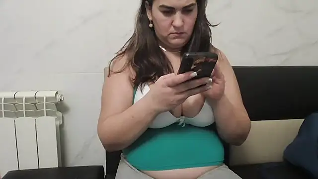 Snapshot of milfmomxx chatting on 14, 1, 2025 milfmomxx online show from 14, 1, 2025