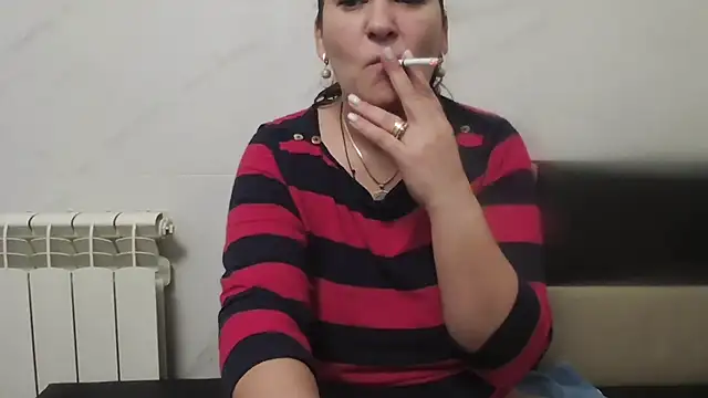 Snapshot of milfmomxx chatting on 21, 11, 2025 milfmomxx online show from 21, 11, 2025