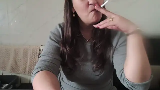 Snapshot of milfmomxx chatting on 17, 12, 2025 milfmomxx online show from 17, 12, 2025