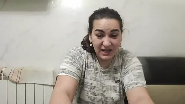 Snapshot of milfmomxx chatting on 21, 12, 2025 milfmomxx online show from 21, 12, 2025