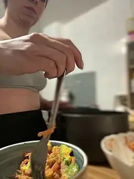 Cloew Marz online show from 6, 4, 2026