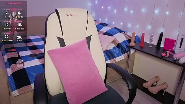 Snapshot of DeeDiamond chatting on 2, 12, 2025 DeeDiamond online show from 2, 12, 2025