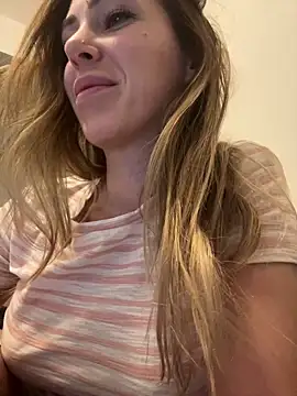 Snapshot of RaquelleDevon chatting on 27, 1, 2025 RaquelleDevon online show from 27, 1, 2025