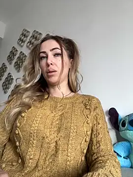 Snapshot of RaquelleDevon chatting on 5, 2, 2025 RaquelleDevon online show from 5, 2, 2025