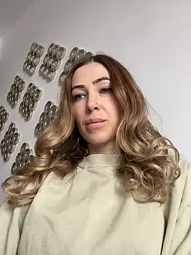 Snapshot of RaquelleDevon chatting on 16, 2, 2025 RaquelleDevon online show from 16, 2, 2025