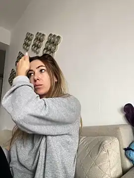 Snapshot of RaquelleDevon chatting on 28, 2, 2025 RaquelleDevon online show from 28, 2, 2025