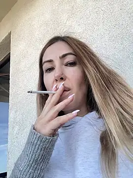 Snapshot of RaquelleDevon chatting on 8, 3, 2025 RaquelleDevon online show from 8, 3, 2025