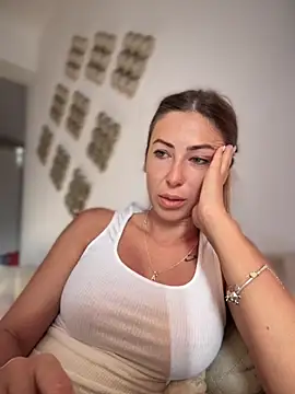 Snapshot of RaquelleDevon chatting on 9, 9, 2025 RaquelleDevon online show from 9, 9, 2025