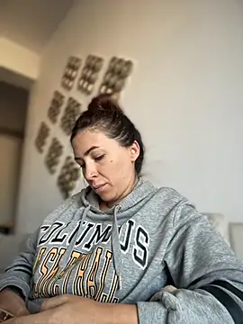 Snapshot of RaquelleDevon chatting on 27, 10, 2025 RaquelleDevon online show from 27, 10, 2025