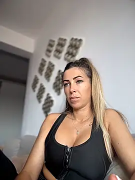 RaquelleDevon online show from 11, 5, 2026