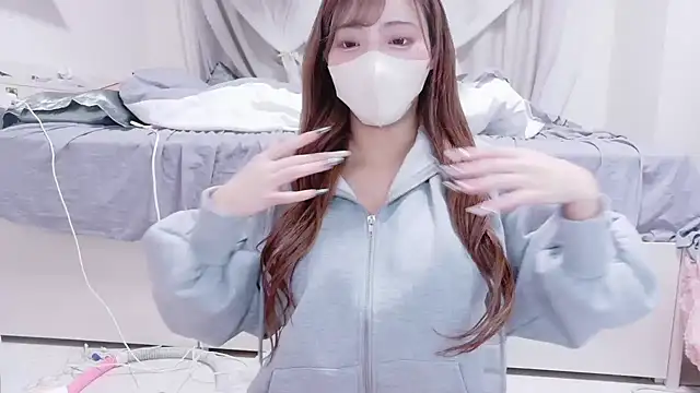 Snapshot of _chanMOMO_ chatting on 7, 10, 2025 chanMOMO online show from 7, 10, 2025