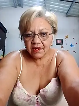 Snapshot of Madrastrahot69 chatting on 9, 10, 2025 Madrastrahot69 online show from 9, 10, 2025