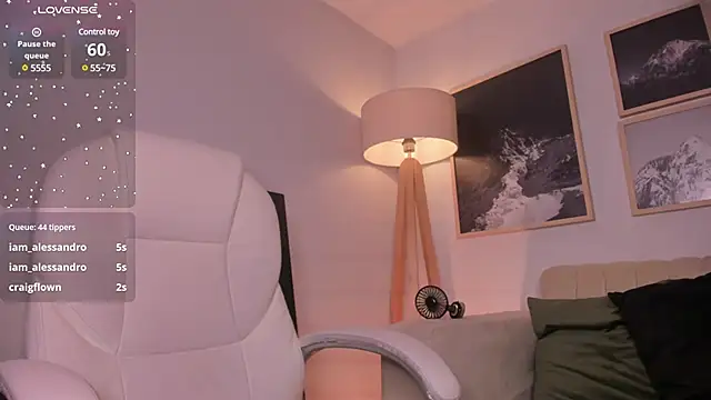 lara madisson online show from 9, 3, 2025