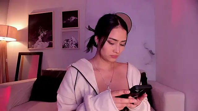 lara madisson online show from 2, 3, 2026