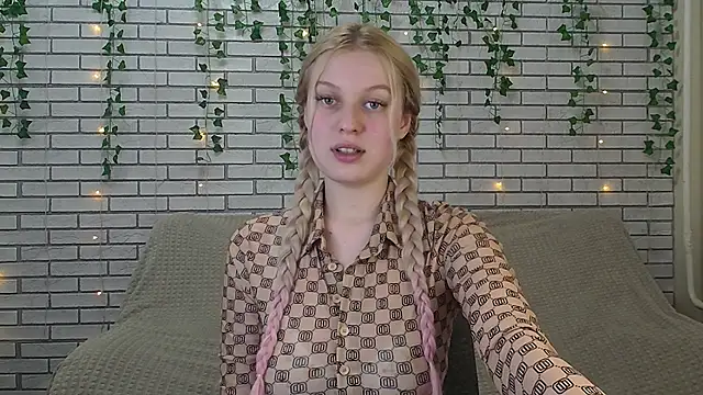 EmiliaDuchess online show from 13, 12, 2024