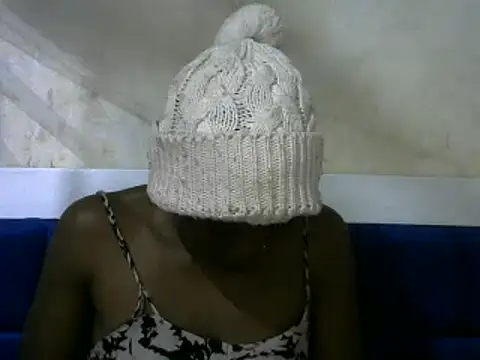 Snapshot of beauty_petite chatting on 11, 12, 2024 beauty petite online show from 11, 12, 2024