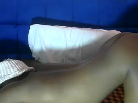 Snapshot of beauty_petite chatting on 13, 12, 2024 beauty petite online show from 13, 12, 2024