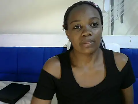 Snapshot of beauty_petite chatting on 28, 9, 2025 beauty petite online show from 28, 9, 2025