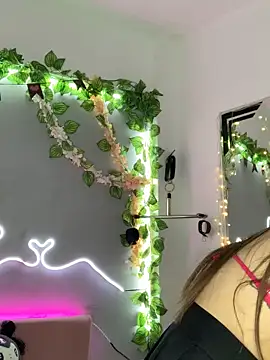 Snapshot of YouliteSllut2 chatting on 28, 2, 2025 YouliteSllut2 online show from 28, 2, 2025