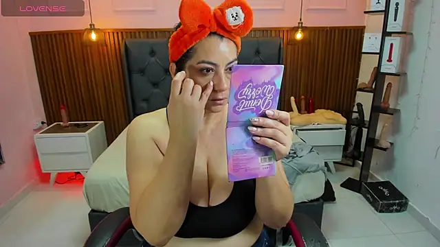 Snapshot of MEYLAGIA chatting on 29, 11, 2025 MEYLAGIA online show from 29, 11, 2025