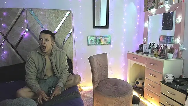 parejacaliente20154 online show from 24, 11, 2025