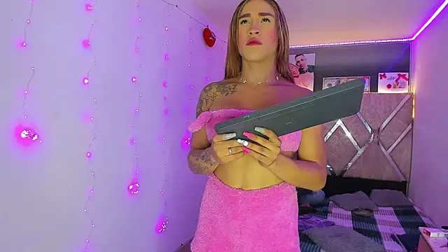 parejacaliente20154 online show from 27, 2, 2026