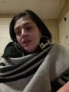 Snapshot of kriztal_pretty chatting on 13, 12, 2025 kriztal pretty online show from 13, 12, 2025