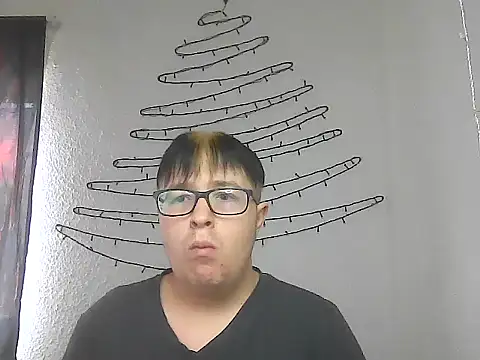 Snapshot of bisexualboy05 chatting on 21, 11, 2025 bisexualboy05 online show from 21, 11, 2025