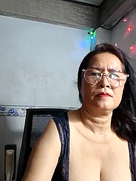 Snapshot of phnz chatting on 5, 12, 2025 phnz online show from 5, 12, 2025