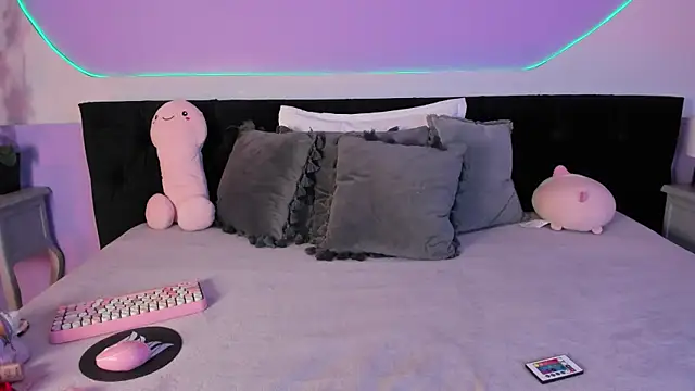 Julieta Cortes   online show from 3, 12, 2025