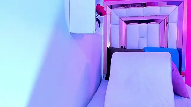 Alanna hot3 online show from 5, 12, 2025