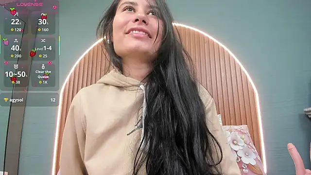 NayeCloud online show from 15, 10, 2025