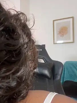 Snapshot of aleja_montiel__ chatting on 11, 6, 2026 aleja montiel online show from 11, 6, 2026