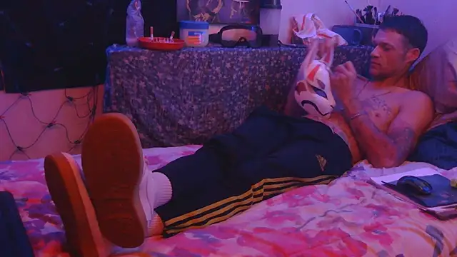 Snapshot of TheOneYouLove69 chatting on 7, 11, 2025 TheOneYouLove69 online show from 7, 11, 2025