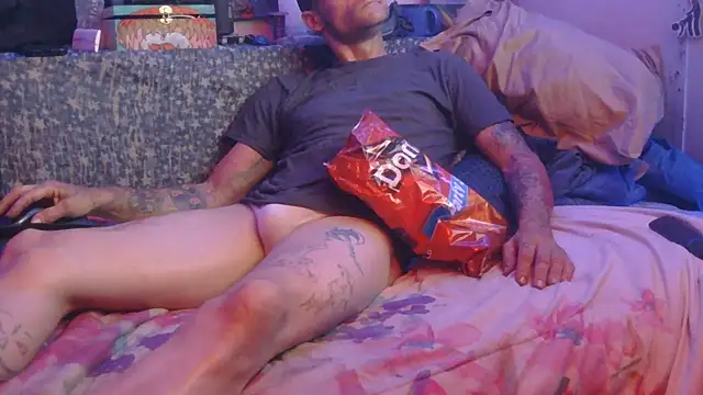 Snapshot of TheOneYouLove69 chatting on 16, 11, 2025 TheOneYouLove69 online show from 16, 11, 2025