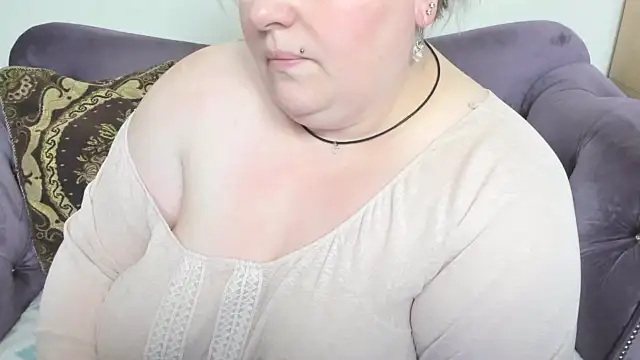 Snapshot of fashiona chatting on 25, 10, 2025 fashiona online show from 25, 10, 2025